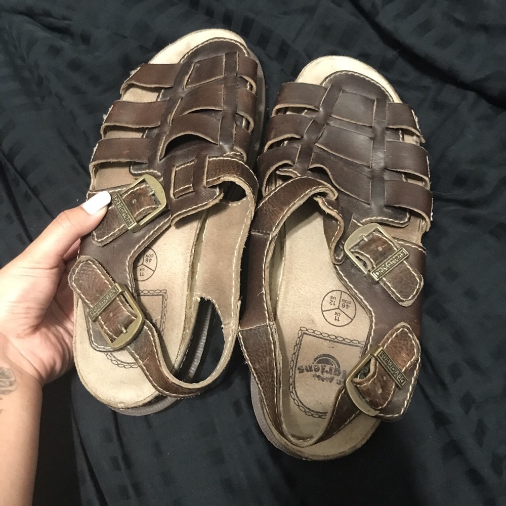 CHEAP Vintage brown dr martens - w/ slight flaw